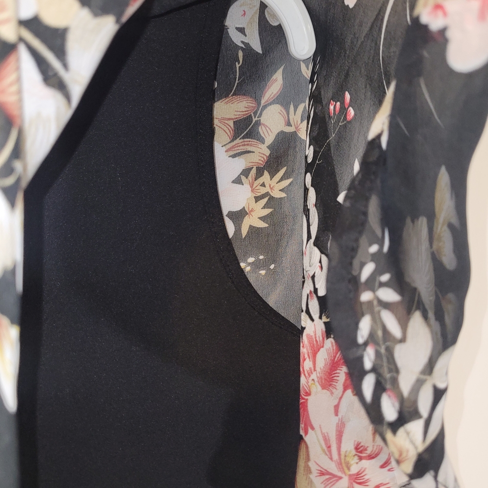Emily Rose Floral Overlay Cocktail Dress Medium Flutter Sleeve - Picture 6 of 6